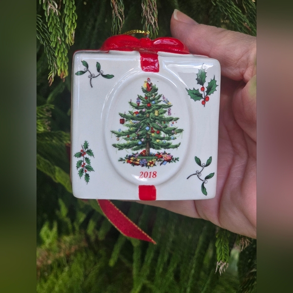 Spode Christmas Tree Ceramic Ornament - Red and Green - Picture 10 of 11
